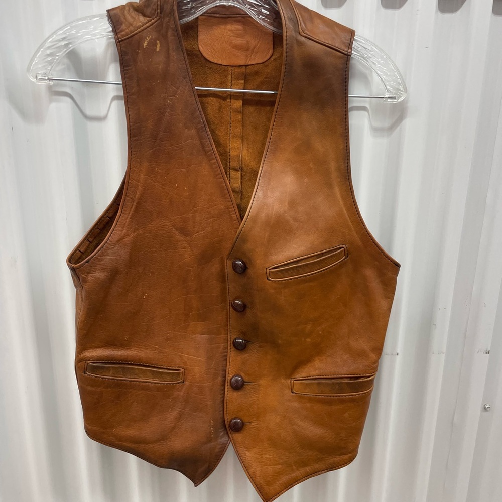 Vintage Men’s Tan Leather Vest - Picture 6 of 16